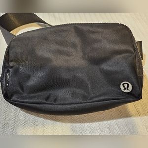 Lululemon Everywhere Belt Bag - Black